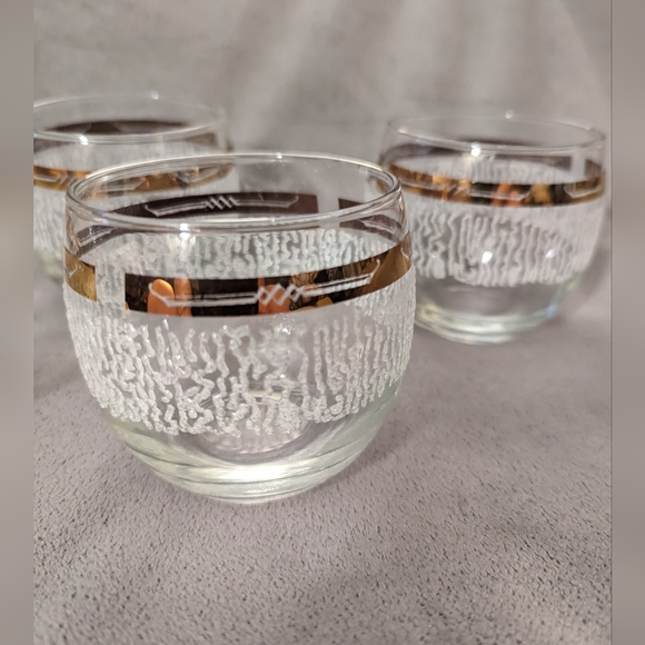 Set Of 4 Vintage Roly Poly Glasses With Raised Glass Texture and Gold Trim - Picture 2 of 7
